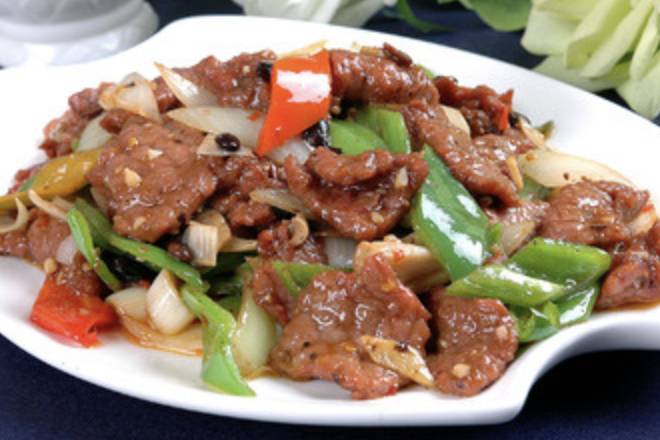 Pan-Fried Beef with Peppers, Onions, and Black Bean Sauce (豉汁牛肉)